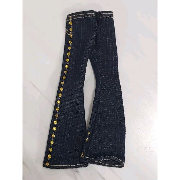 Bratz Cloe Passion 4 Fashion 3rd Edition Gold Studded Flare Jeans‎ Pants - Picture 3 of 3
